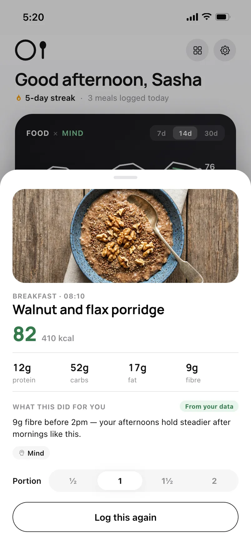 A logged meal in Soulplates: Walnut and flax porridge, Food score 82, with its protein, carbs, fat and fibre.